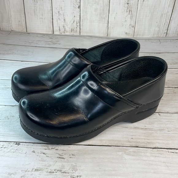 Dansko Unisex Professional Black Clogs - Picture 1 of 12